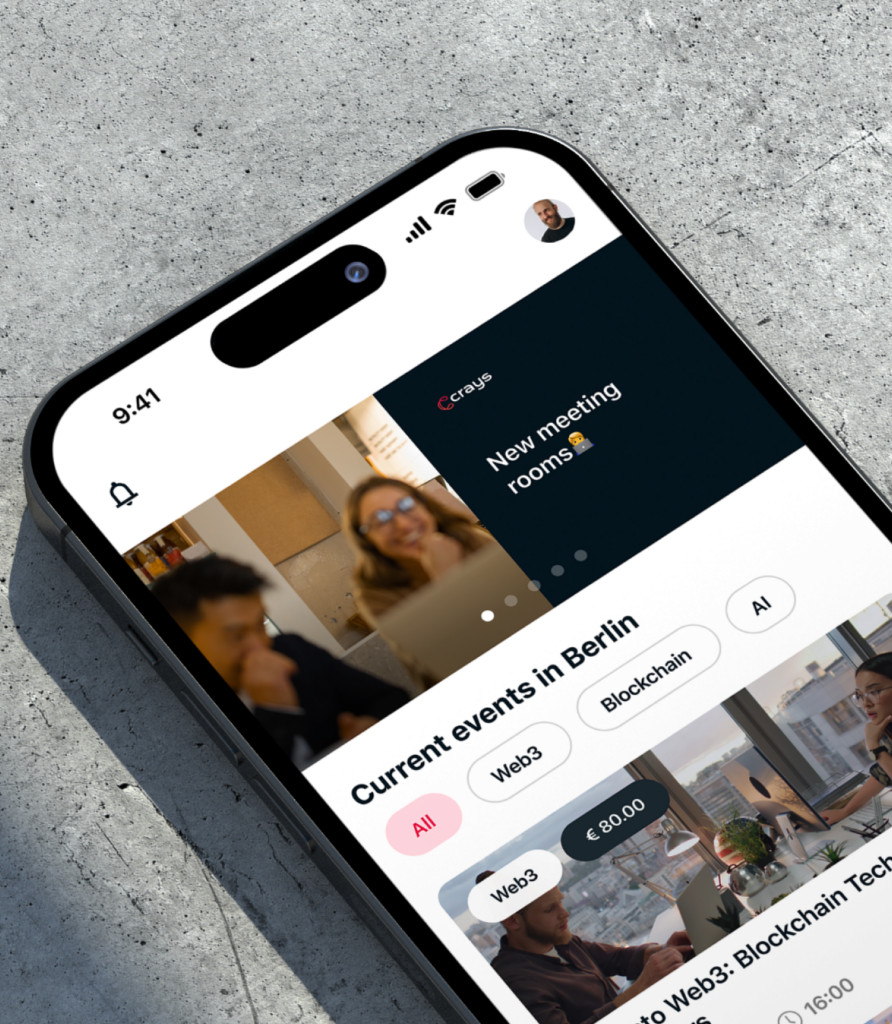 Smartphone-Bildschirm mit App für aktuelle Events in Berlin, Fokus auf Technologien wie Web3, Blockchain und KI.