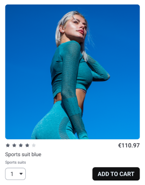 Frau im blauen Sportanzug vor klarem blauem Himmel