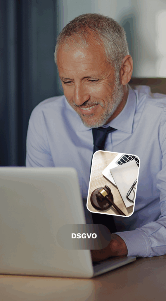 Älterer Mann in Hemd und Krawatte arbeitet an Laptop, darüber Symbolbild DSGVO mit Richterhammer und Brille