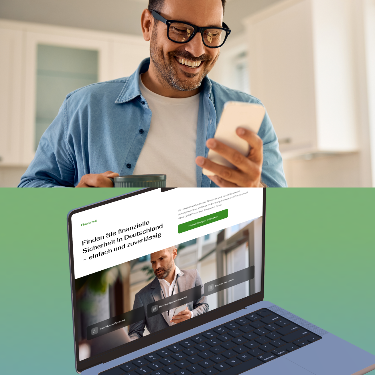 Mann lächelt, schaut auf sein Smartphone und hält eine Tasse, darunter Laptop mit Finanzwebsite in deutscher Sprache