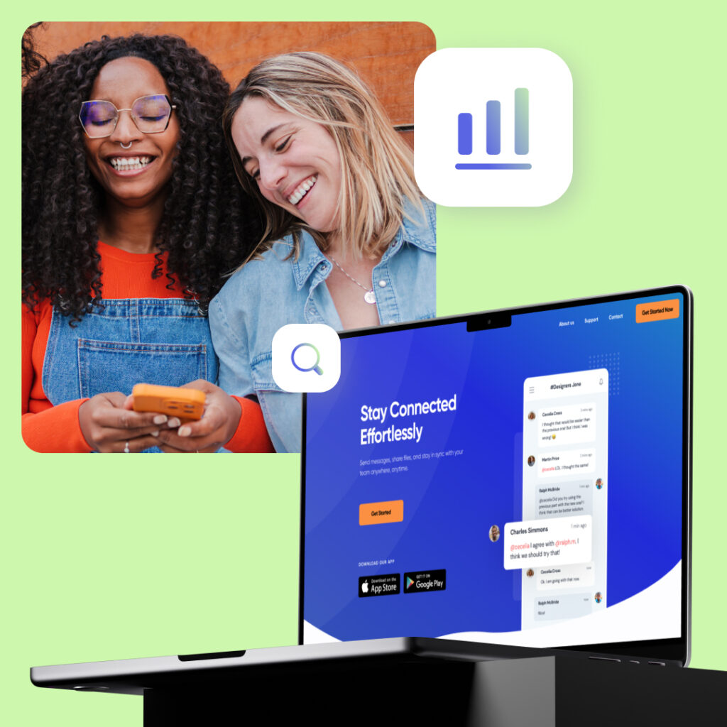 Zwei lächelnde Frauen, eine mit lockigem Haar und Brille, die andere mit glattem Haar, schauen gemeinsam auf ein Handy, daneben ein Laptop mit einer hellblauen Webseite zur Kommunikation und App-Downloads, alles vor hellgrünem Hintergrund.