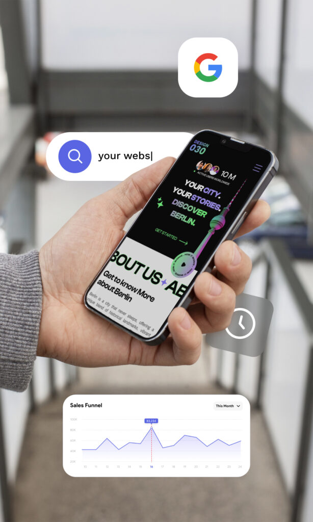 Hand hält Smartphone mit einer Website über Berlin, eingeblendet sind Suchleisten- und Google-Symbole sowie ein Diagramm zum Sales Funnel, alles vor einem unscharfen Treppenhaus-Hintergrund.