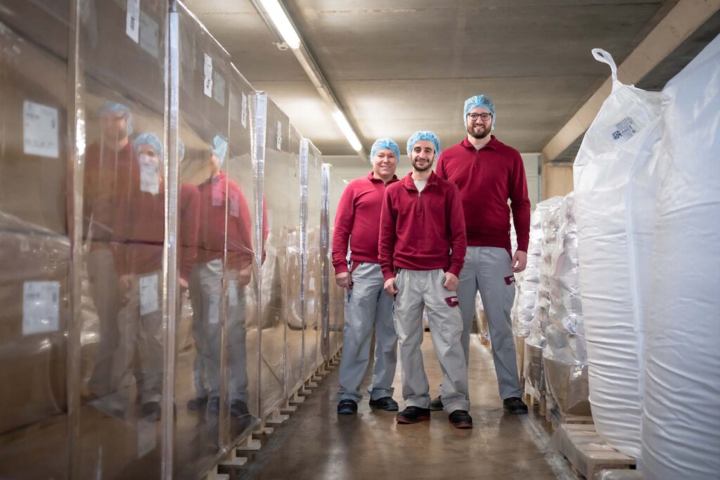 Haferprodukte Lebensmittelindustrie - Industrieanlage - Menschen in der Produktion